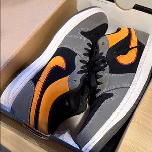 Air Jordan 11 Low SE Sneakers